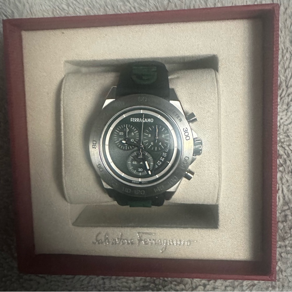 SALVATORE FERRAGAMO watch - Picture 3 of 13